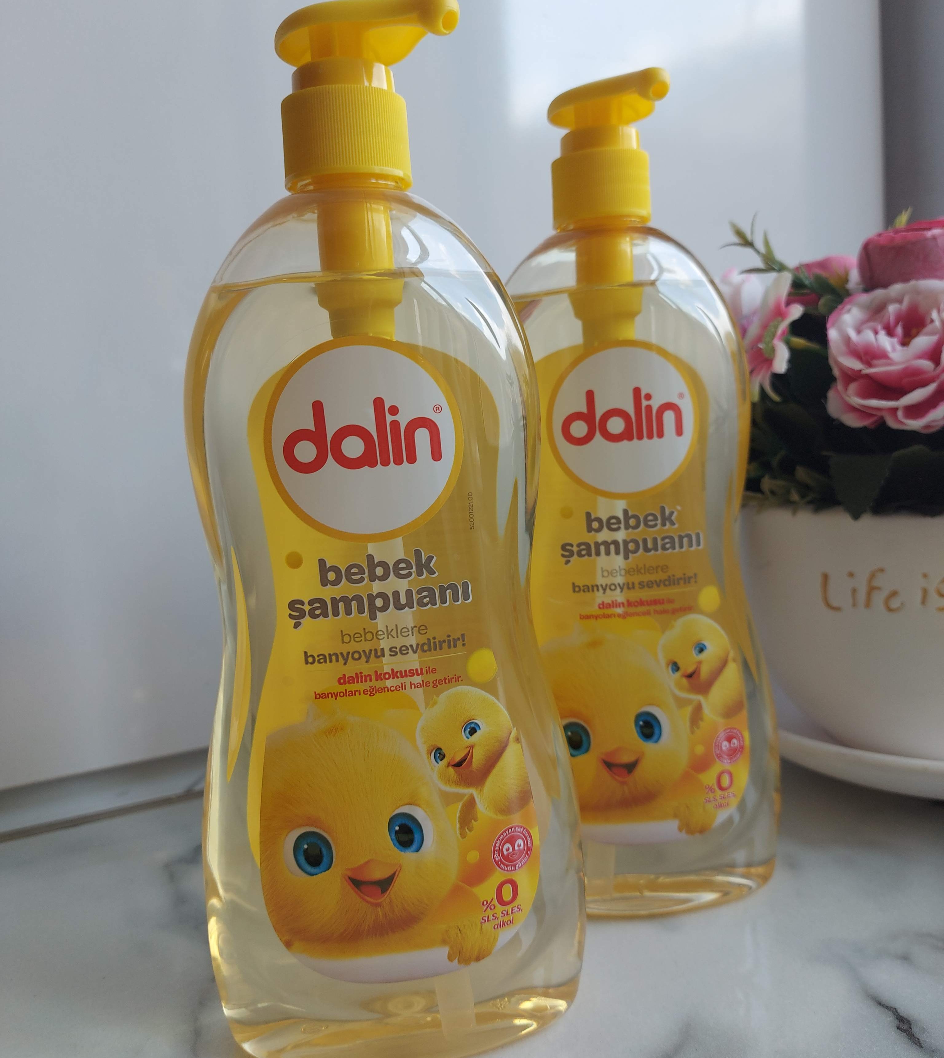شامپو بچه سر و بدن دالین dalin بدون سوزش چشم و ضد آلرژی حاوی پروویتامین B5 و گلیسیرین و عصاره آلوئه ورا و بابونه با حجم 700 میلی(واردات قانونی ا...