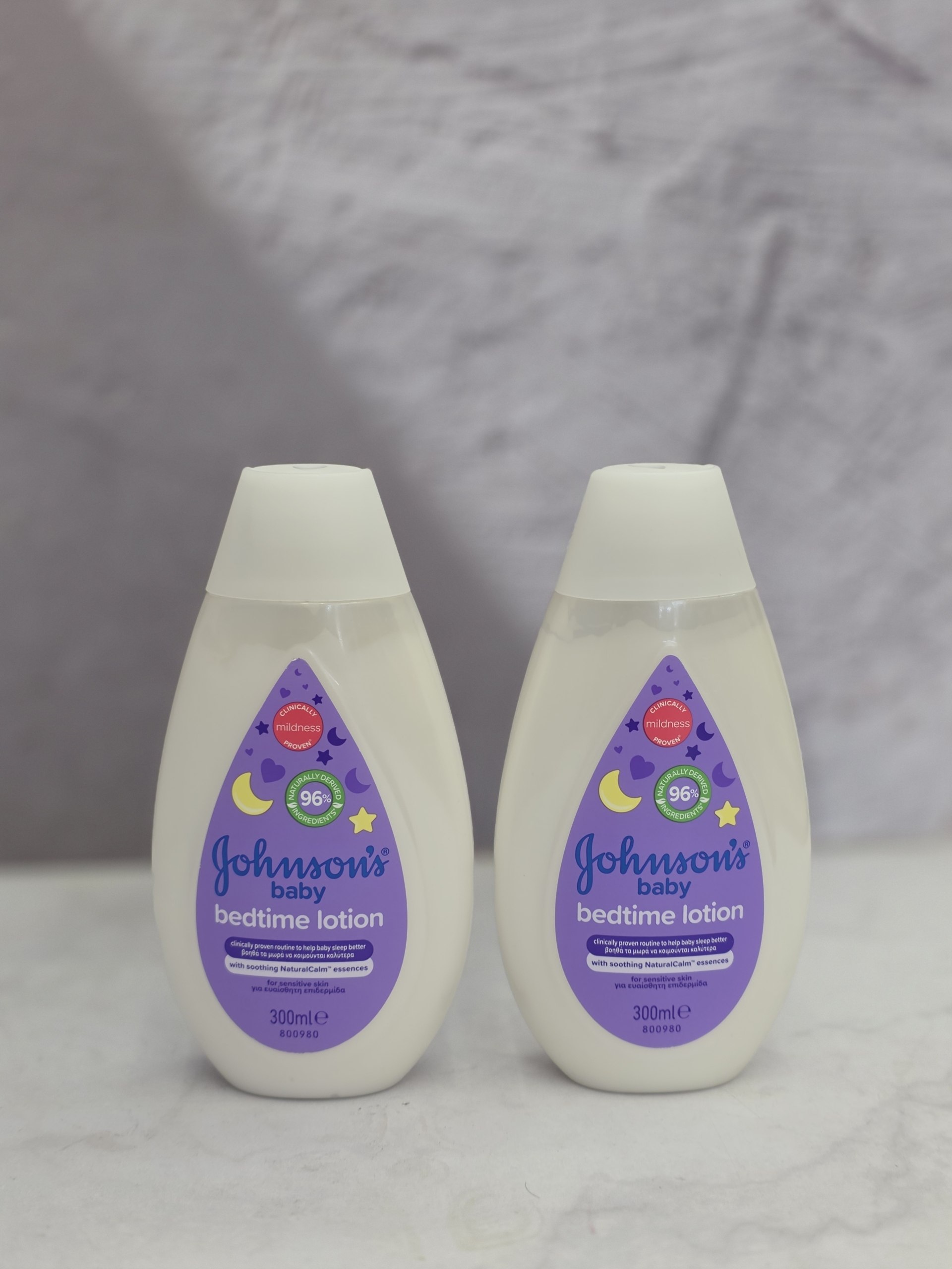 لوسیون بدن کودک johnسون مدل Bedtime Lotion ، مخصوص قبل از خواب کودک ، حاوی عصاره‌های NaturalCalm برای آرامش و راحتی کودک ، مناسب پوست حساس کودک ، با حجم 300 میلی(واردات قانونی از منطقه آزاد ارس)