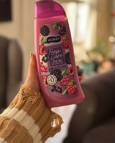 شامپو بدن هوبی Hobby مدل Fresh Care ، حاوی عصاره شاه توت و تمشک ، مناسب برای انواع پوست ها با حجم 500 میلی(واردات قانونی از منطقه آزاد ارس)