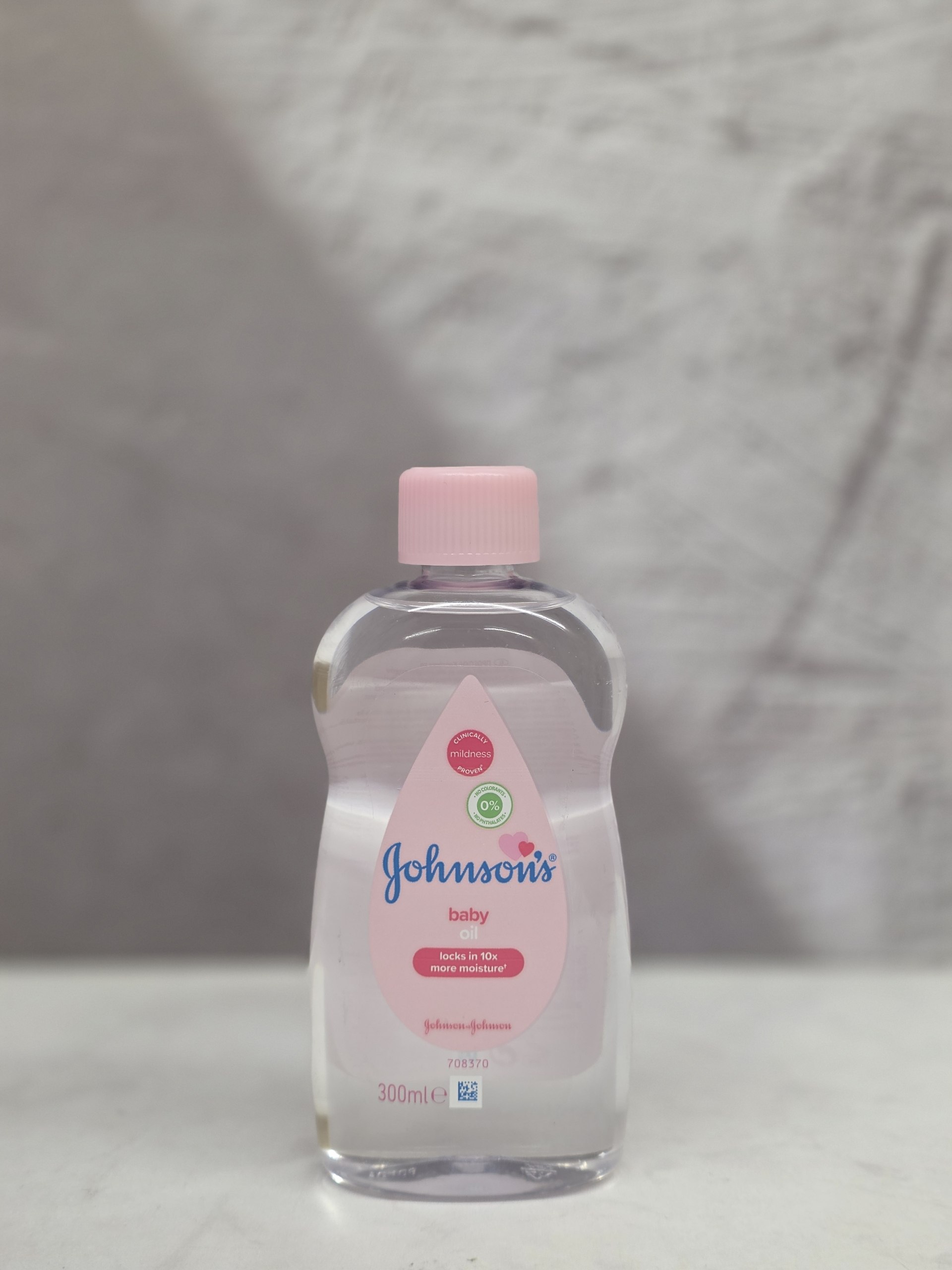 روغن کودک johnسون مدل Baby Oil ، مناسب برای انواع پوست کودک به ویژه پوست های خشک و حساس ، با حجم 300 میلی(واردات قانونی از منطقه آزاد ارس)