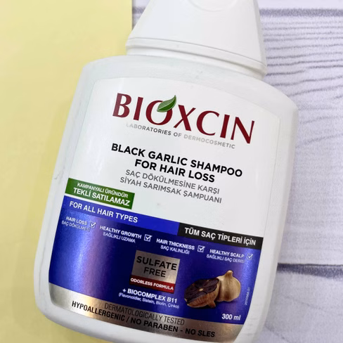 شامپو bioکسین مدل سیرسیاه ، ضدریزش مو ، مناسب انواع موها ، با حجم ۳۰۰ میلی(واردات قانونی از منطقه آزاد ارس)